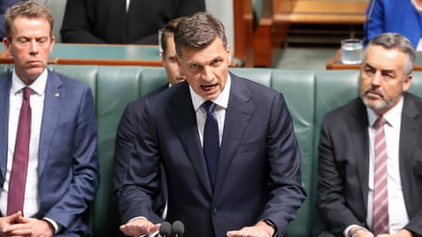 Angus Taylor unveils plan to dramatically cut number of migrants in budget reply speech – video