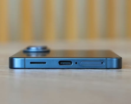 The USB-C port of the Samsung Galaxy S26.