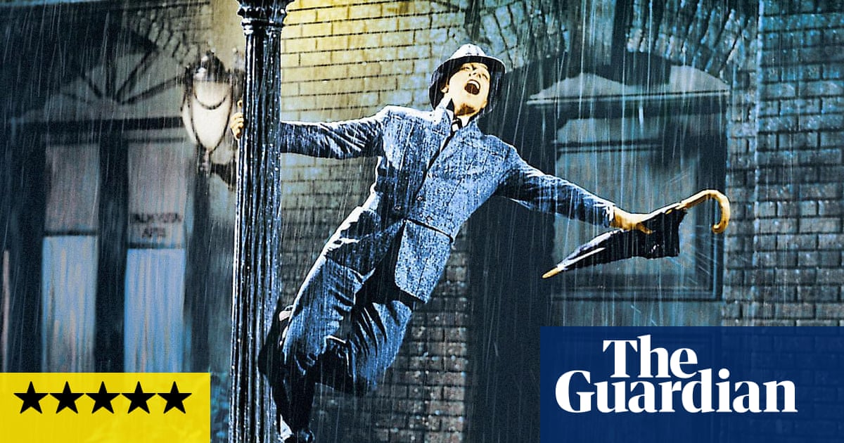 Singin in the Rain review – simply splashing