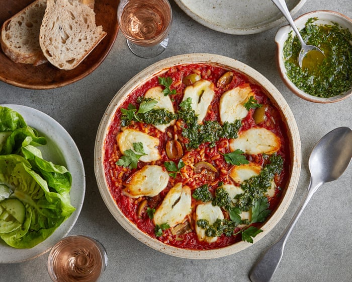 Baked orzo with sweet red peppers, olives and halloumi recipe
