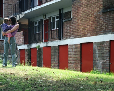 A single mother with her daughter in their council estate in Bristol, UK.. Image shot 2003. Exact date unknown.<br>ACDNC8 A single mother with her daughter in their council estate in Bristol, UK.. Image shot 2003. Exact date unknown.