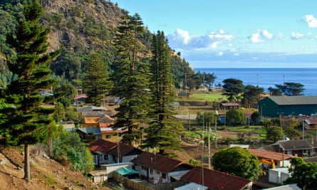 Image of the settlement on Robinson Crusoe Island, formerly known as Juan Fernandez, in Chile.HY21WM Image of the settlement on Robinson Crusoe Island, formerly known as Juan Fernandez, in Chile.