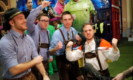 Beer, arrows and a hell of a Christmas party: a world darts night at Ally  Pally, Darts