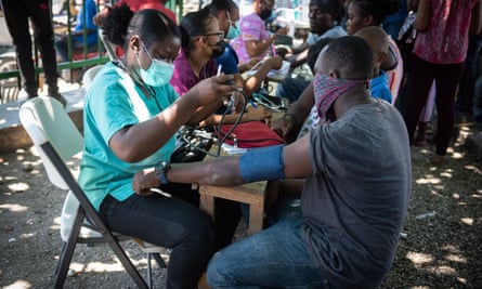 Professionals from the public health ministry provide medical assistance to victims of internal displacement by gangs, in Port-au-Prince this week.
