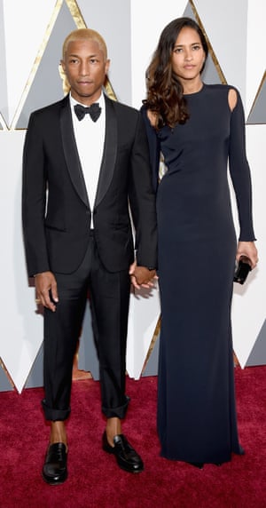 Pharrell. NEWS FLASH: It’s the red carpet’s first male bare ankle! Yes, Pharrell gone full on mankle. In fact, with his bleached blonde hair and black brogues, he’s scoring very high fashion points.