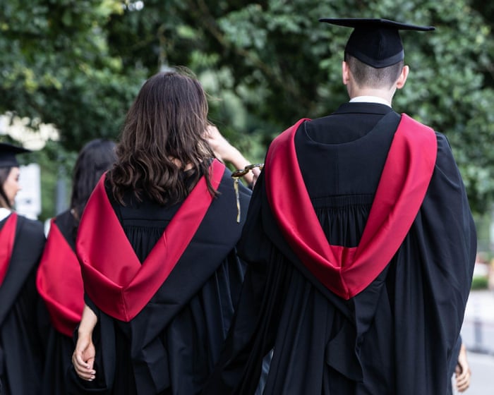 Freeze on student loan repayment threshold could leave graduates struggling, NUS warns