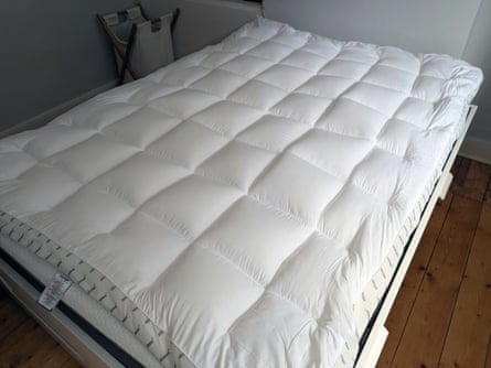 Silentnight mattress topper, showing square pocketed construction.