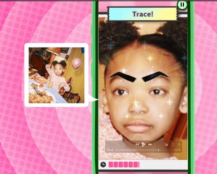 The picture of a girl on a mobile device in the game Pictonico