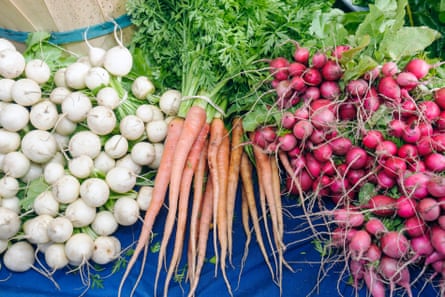Marion Square Farmers Market, fresh produce local products artisans crafts radish and carrots, Charleston South Carolina