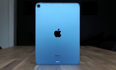 the back of the iPad Air 2022 in blue