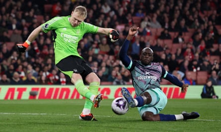 Aaron Ramsdale gifts Brentford’s Yoane Wissa an equaliser after a moment of indecision