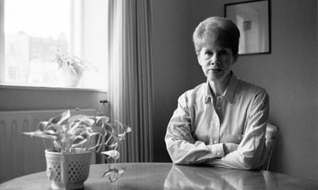 Anita Brookner in 1990.