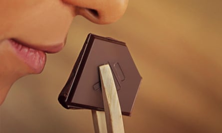Smelling a piece of Ta’ok chocolate