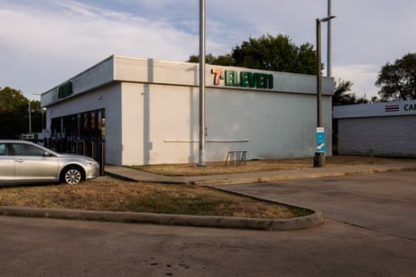 An exterior of a 7-Eleven convenience store.