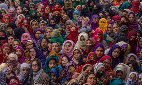 Muslim women at the funeral of Kashmiri rebels