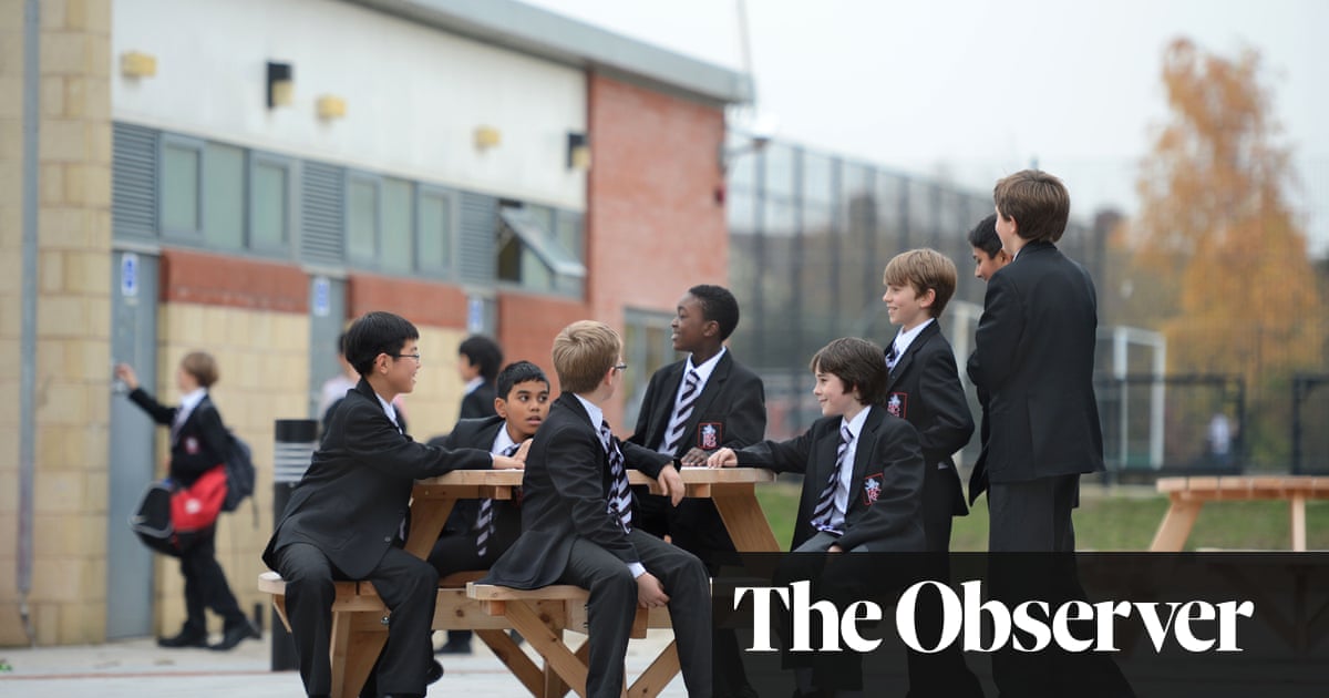 Number of male teachers in England at all-time low as pay levels drop