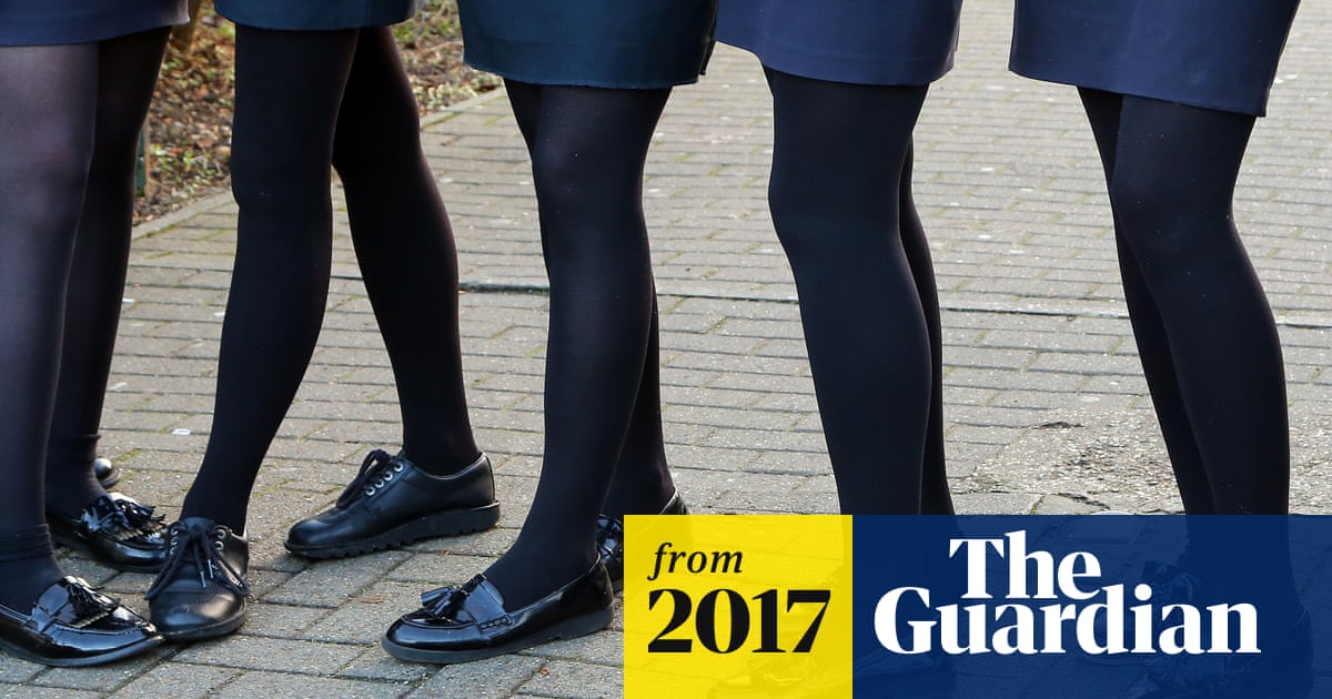 School makes pupils wear signs if uniform doesn't meet standards ...