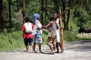 Tribes from all over the region have come to Banti in order to exploit the artisanal mining of the river