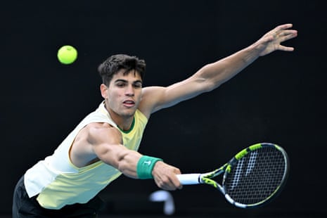 Carlos Alcaraz stretches for a backhand.