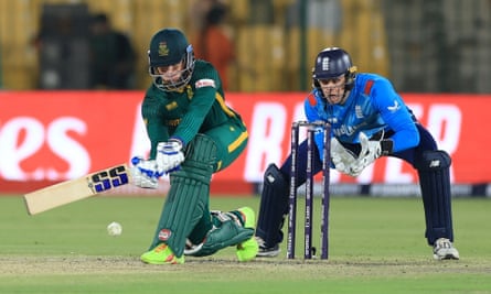 Rassie van der Dussen plays a sweep, watched by Jamie Smith