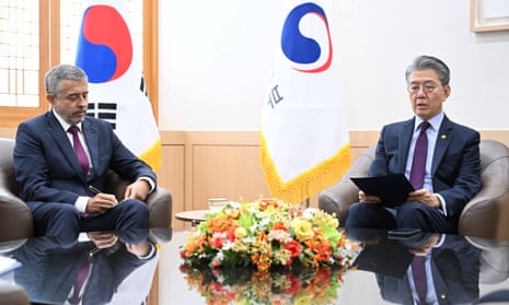 South Korea summons Russian envoy over North Korean troop deployment (theguardian.com)