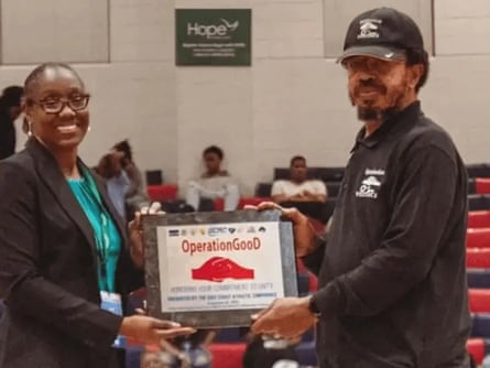 Fredrick Womack receiving an award from Tougaloo college.