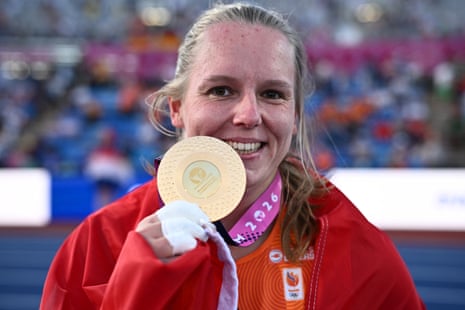 Jessica Schilder takes gold in the women’s shot put.