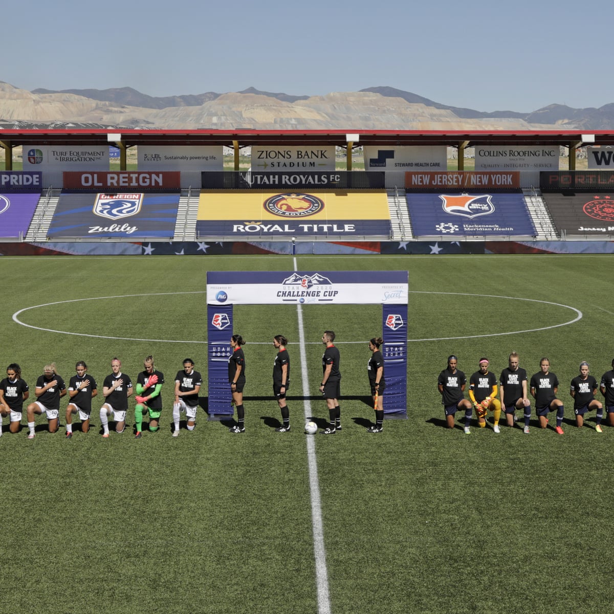 Megan Rapinoe Praises Nwsl Players For Kneeling During National Anthem Nwsl The Guardian
