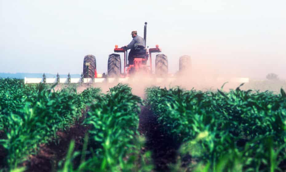 Spraying crops in Kentucky<br>BNC9XK Spraying crops in Kentucky