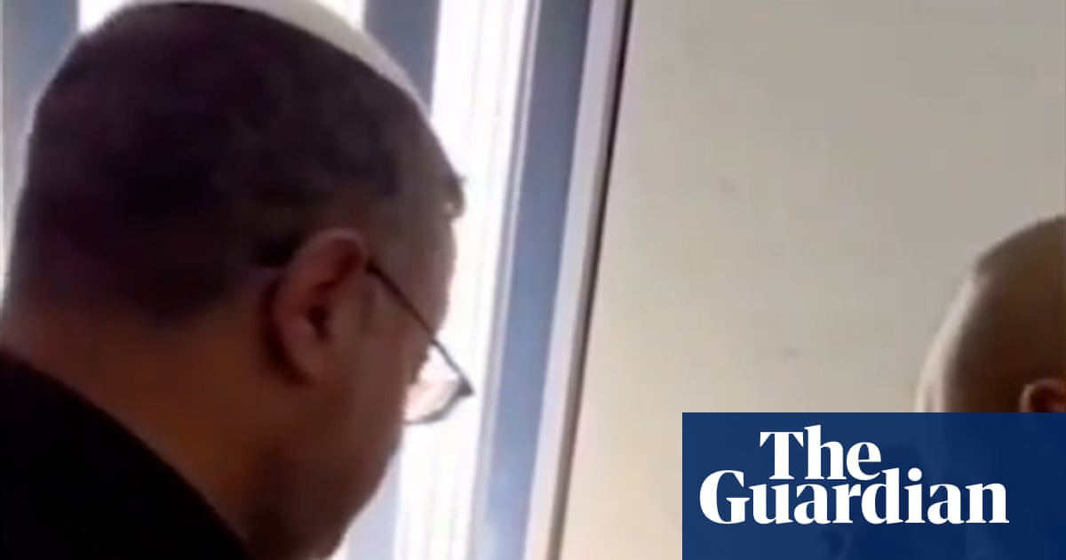 Far-right Israeli minister taunts jailed Palestinian leader in prison visit