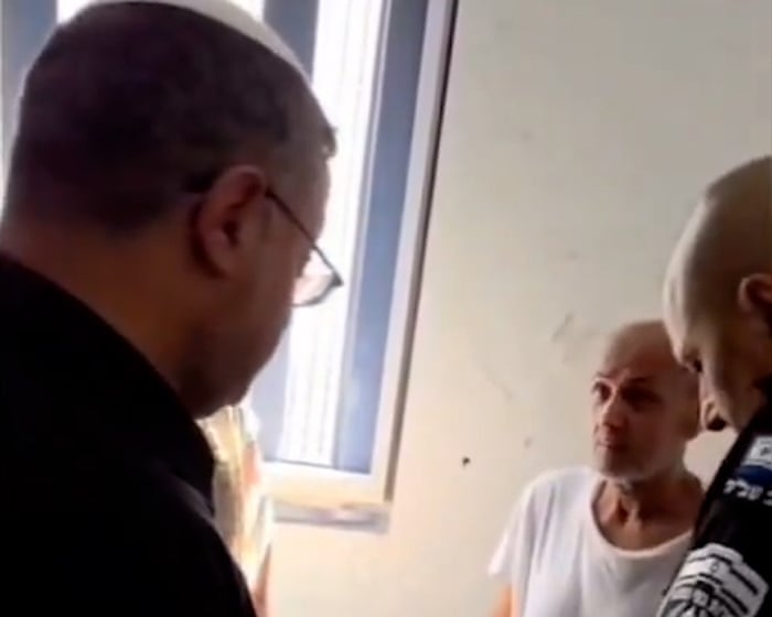 Far-right Israeli minister taunts jailed Palestinian leader in prison visit