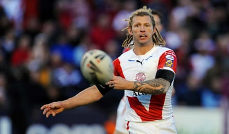 Sean Long bermain untuk St Helens pada tahun 2009.