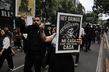 Anti-gentrification slogans at the Mexico City protests on 4 July.