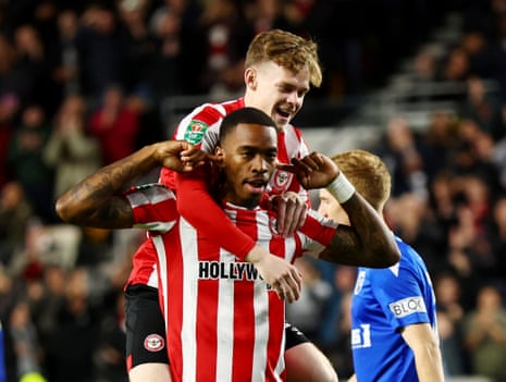 Brentford's Ivan Toney celebrates scoring their first goal with Keane Lewis-Potter.
