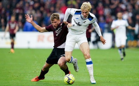 Rasmus Højlund playing for Atalanta against Salernitana