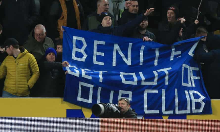 Everton fans display an ant-Rafael Benítez banner.