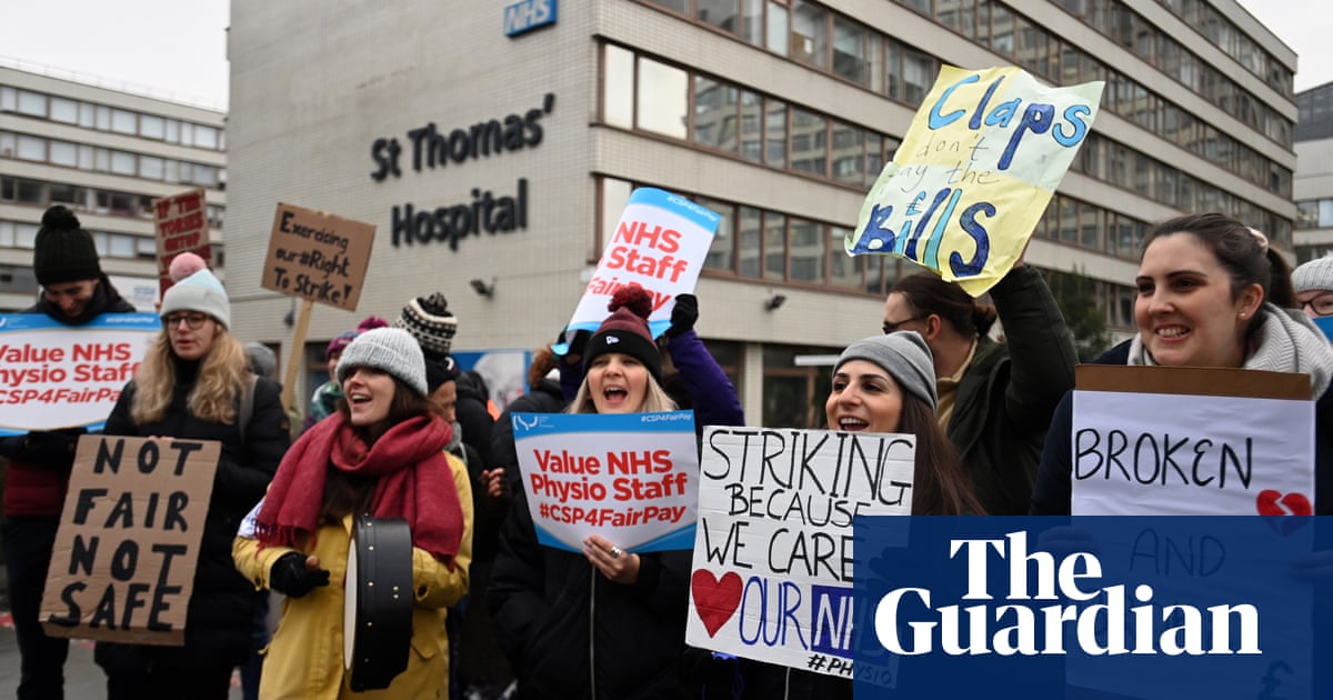 NHS heads warn pay dispute is adding to strain on hospitals