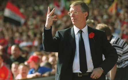 Alex Ferguson signals to his players during the FA Cup final in 1999.