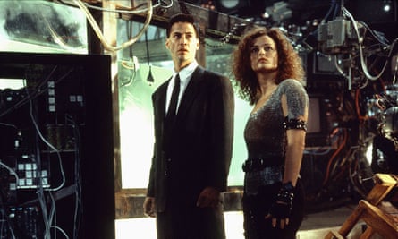 Keanu Reeves and Dina Meyer in Johnny Mnemonic, directed by Robert Longo (1995).