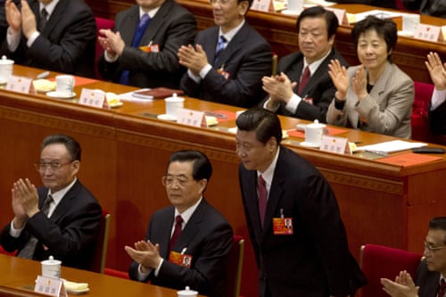 Xi bows while party members applaud
