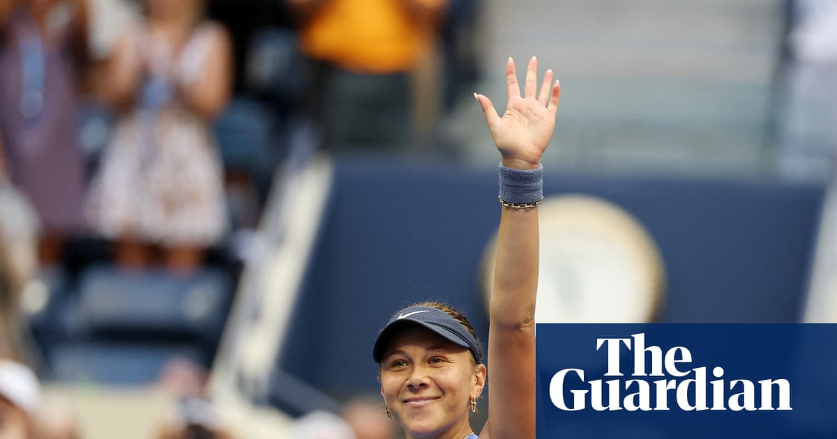 Anisimova gains revenge for Wimbledon by beating Swiatek to make US Open last four