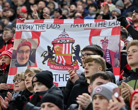 Régis Le Bris has praised Sunderland fans for their role in the team’s unbeaten home record.