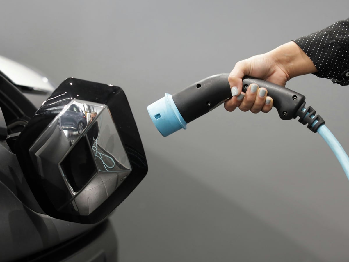 electric car battery AC or DC
