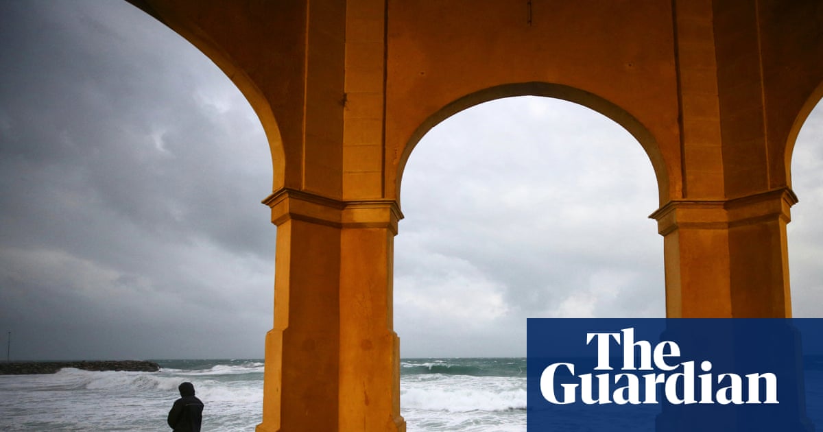 Thousands without power in Perth as destructive storms hit WA Thousands without power in Perth as destructive storms hit WA