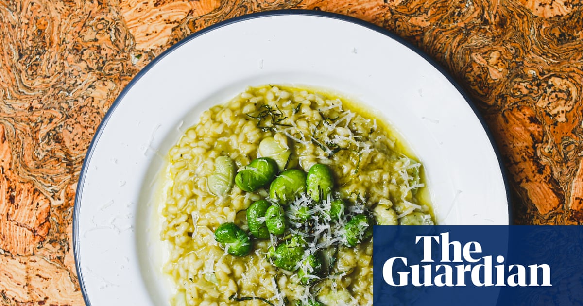 How to turn empty broad bean pods into a mouthwatering risotto – recipe | Waste not