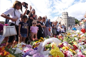 Crowds outside Windsor Castle to lay floral tributes