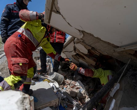 Ecuador’s rescue team searches rubble in the hope of finding survivors.