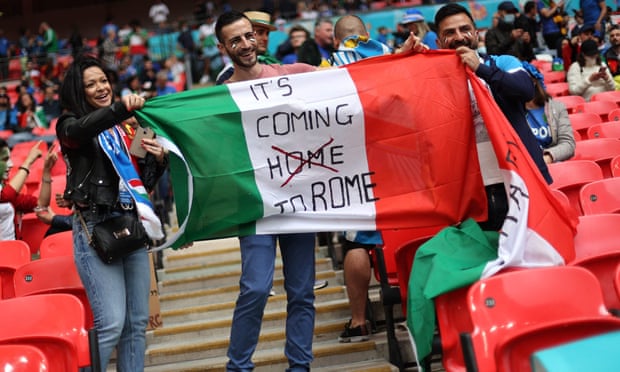 Italy fans before the Euro 2020 semi-final match between Italy and Spain in London on 6 July.