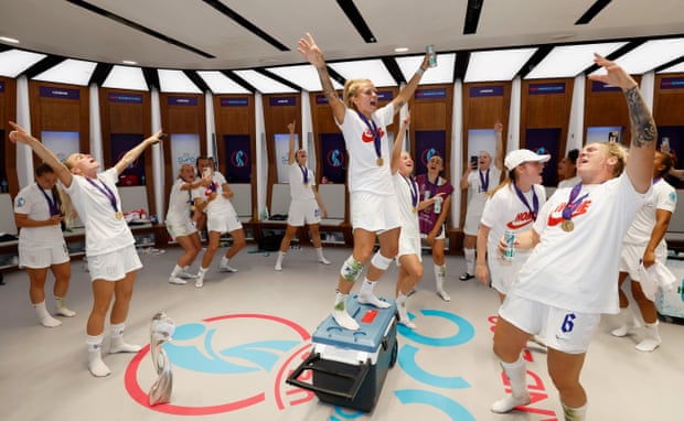 Rachel Daly of England celebrate with their team mates and the Euro 2022 trophy in the changing room.