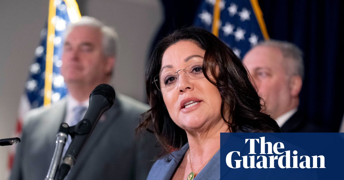 டிரம்பின் தொழிலாளர் செயலாளரின் கணவர் பாலியல் துன்புறுத்தல் குற்றச்சாட்டில் துறையிலிருந்து நீக்கப்பட்டதாக அறிக்கை கூறுகிறது டிரம்பின் தொழிலாளர் செயலாளரின் கணவர் பாலியல் துன்புறுத்தல் குற்றச்சாட்டில் துறையிலிருந்து நீக்கப்பட்டதாக அறிக்கை கூறுகிறது